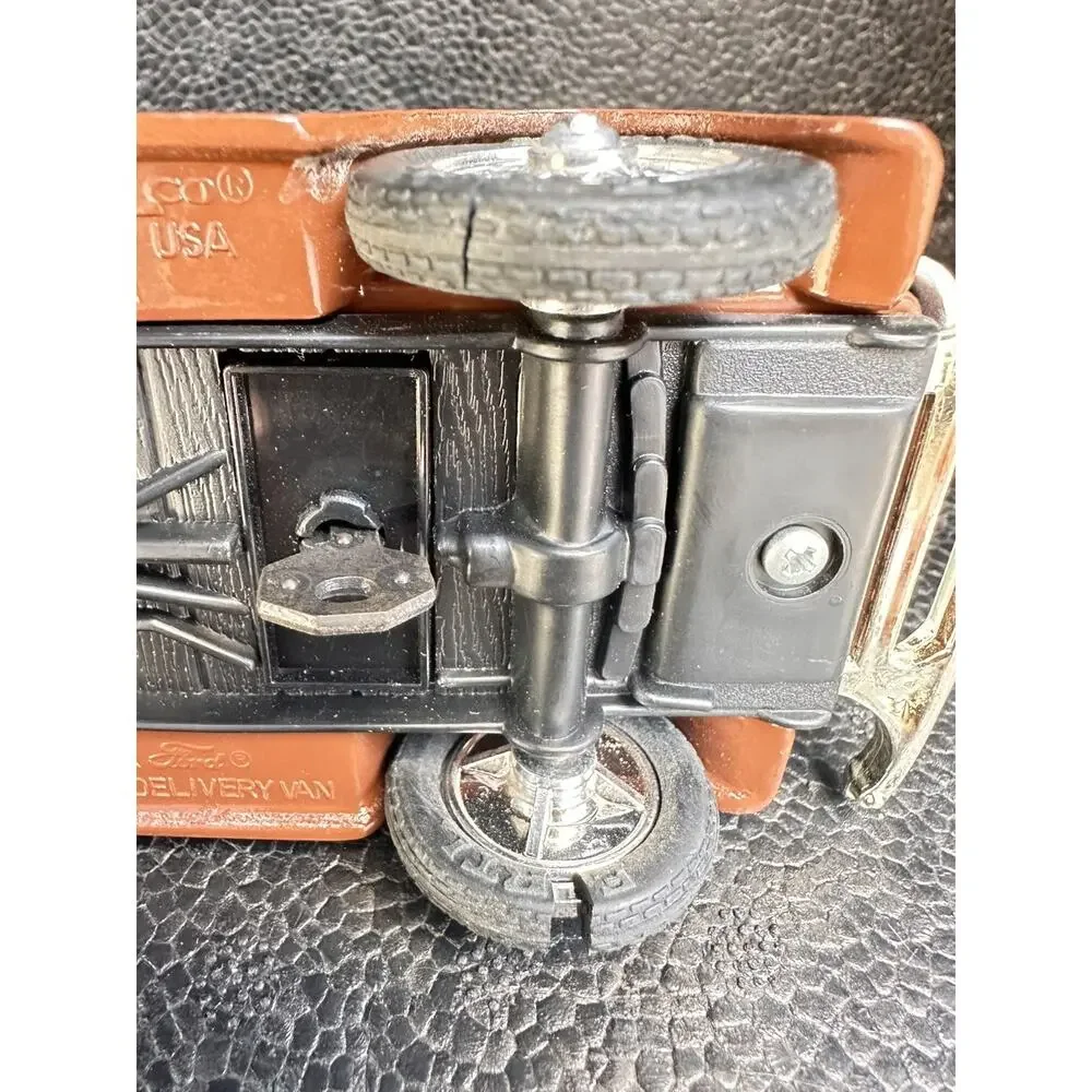 A7 ERTL 1932 Ford Panel Truck Bank Trustworthy Hardware 1:25 Diecast Coin Bank